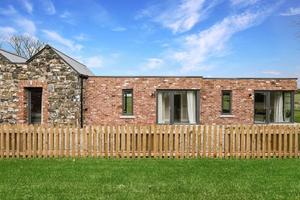 The Byre At Corrstown Village ポートラッシュ エクステリア 写真